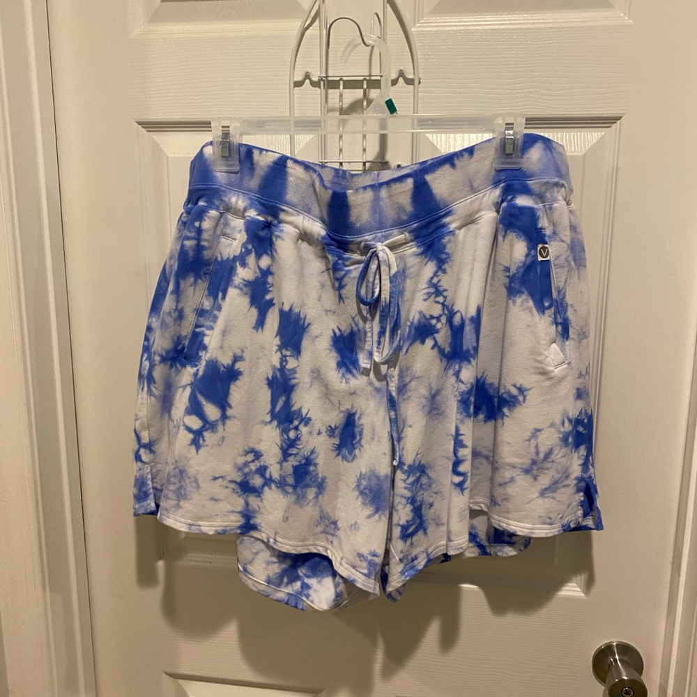 Livi tie dye short